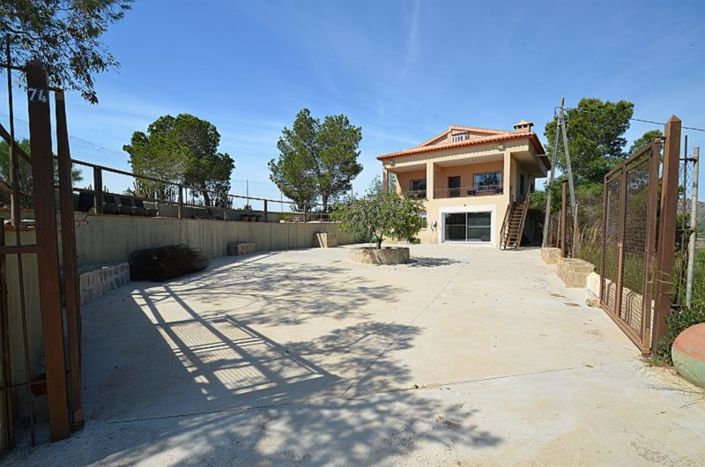 Image No.1-4 Bed Country House for sale