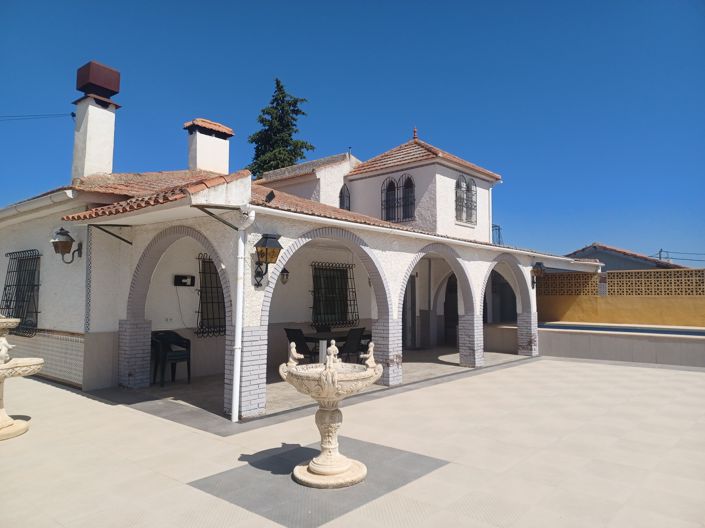 Image No.1-4 Bed Villa for sale