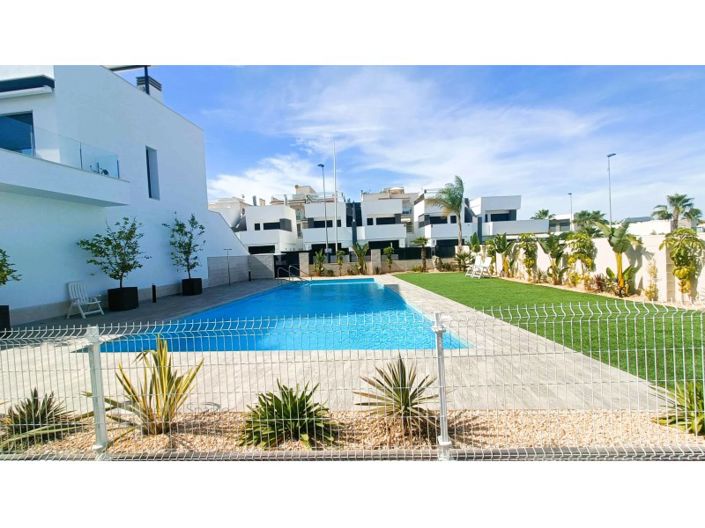 Image No.25-3 Bed Apartment for sale