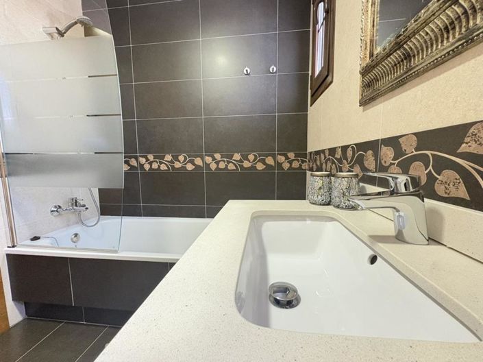 Image No.24-3 Bed Villa for sale