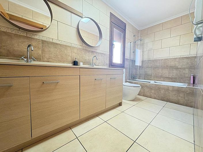 Image No.32-4 Bed Villa for sale