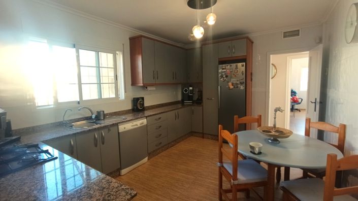 Image No.12-4 Bed Villa for sale