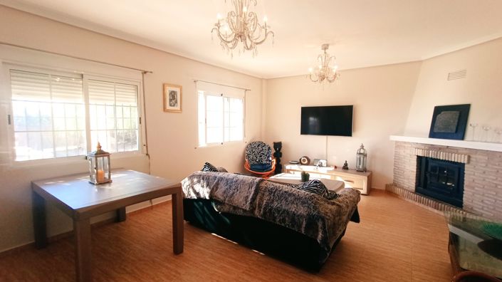 Image No.3-4 Bed Villa for sale