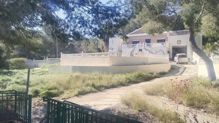 Image No.2-5 Bed Villa for sale