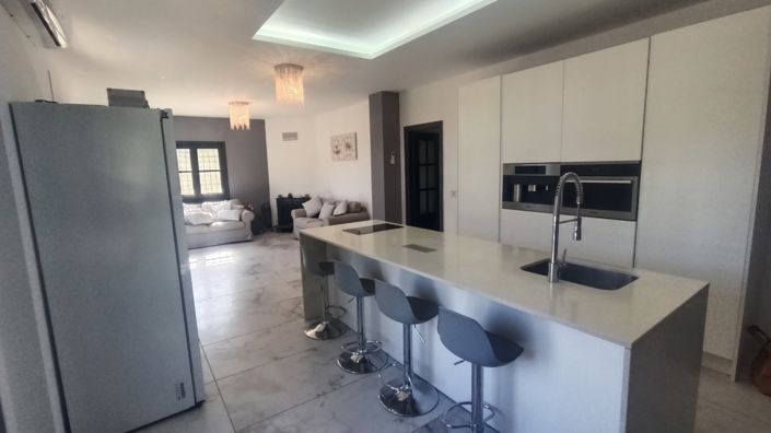 Image No.3-5 Bed Villa for sale