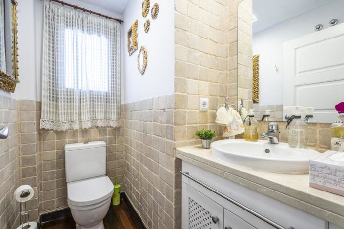 Image No.38-5 Bed Villa for sale