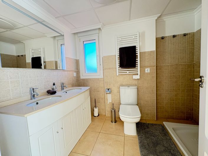 Image No.20-3 Bed Apartment for sale