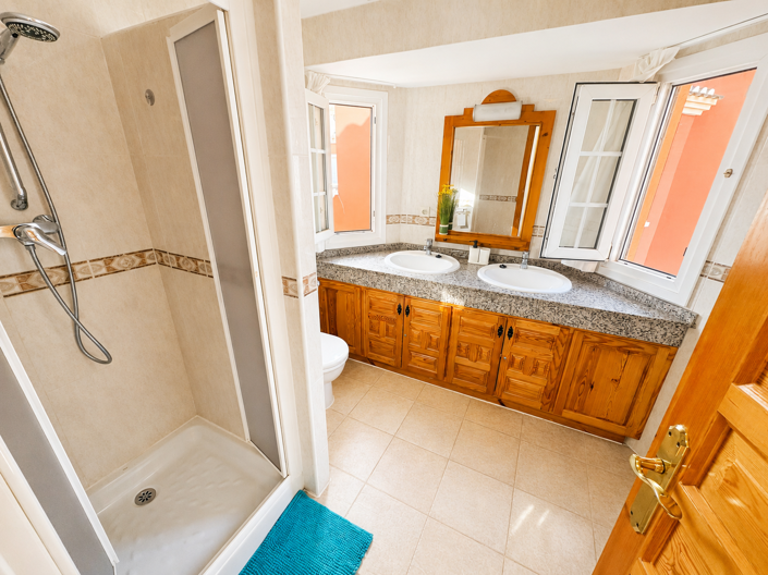 Image No.20-2 Bed Villa for sale