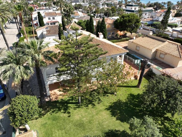 Image No.11-8 Bed Villa for sale