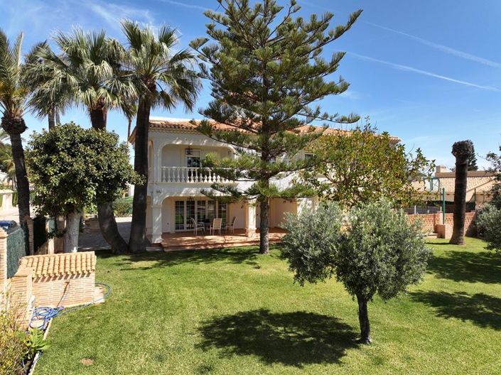 Image No.16-8 Bed Villa for sale