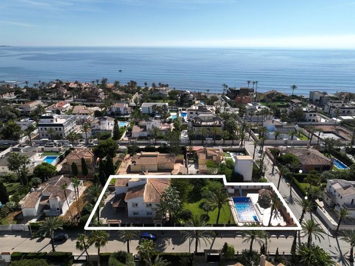 Image No.2-8 Bed Villa for sale