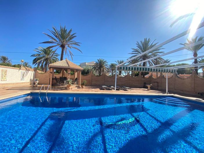 Image No.20-8 Bed Villa for sale