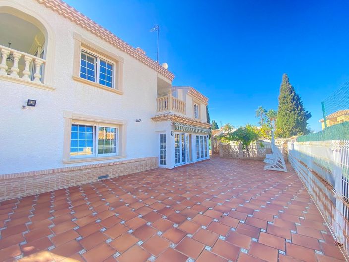 Image No.25-8 Bed Villa for sale