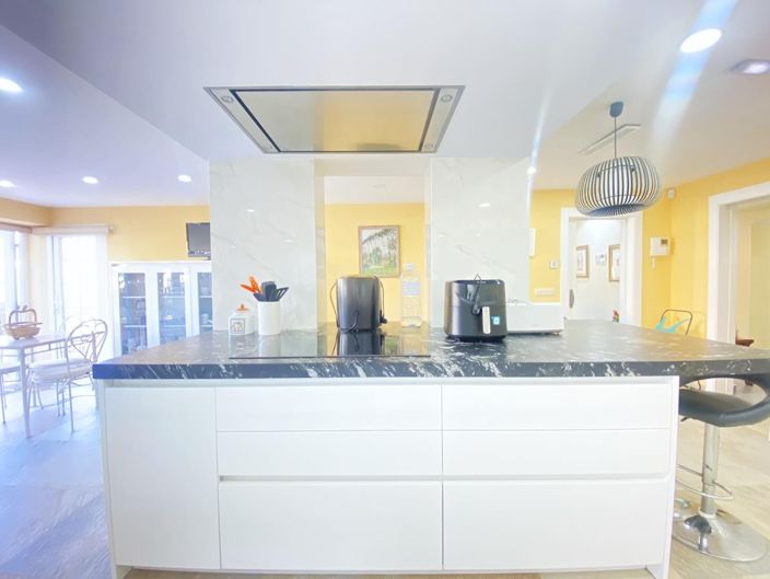 Image No.35-8 Bed Villa for sale