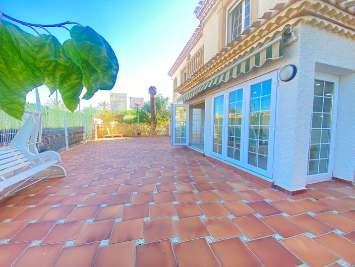 Image No.38-8 Bed Villa for sale