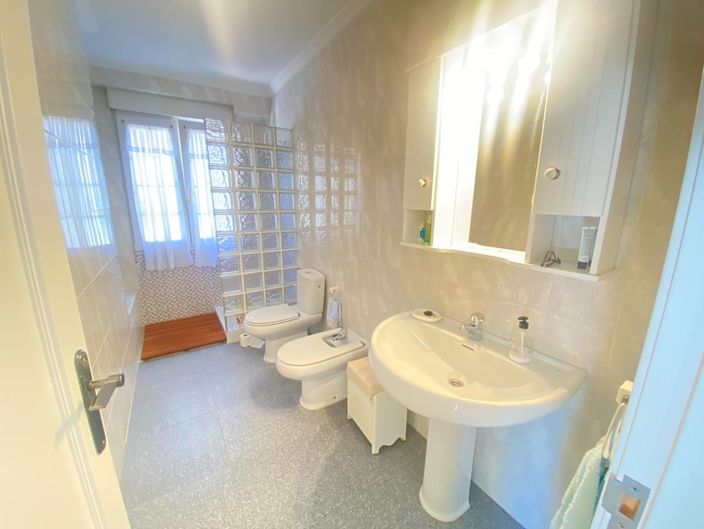 Image No.39-8 Bed Villa for sale