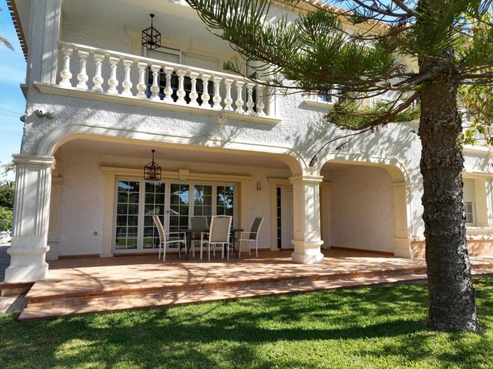 Image No.4-8 Bed Villa for sale