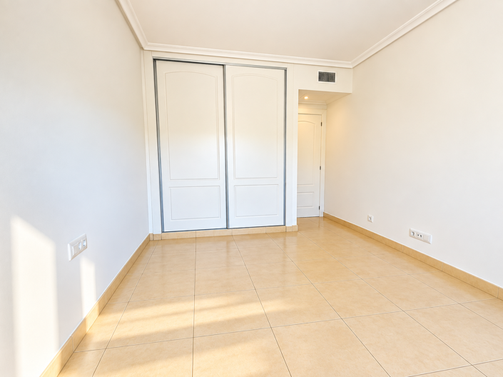 Image No.18-3 Bed Apartment for sale
