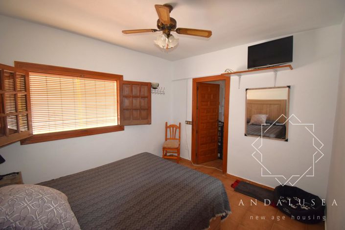 Image No.20-3 Bed Property for sale