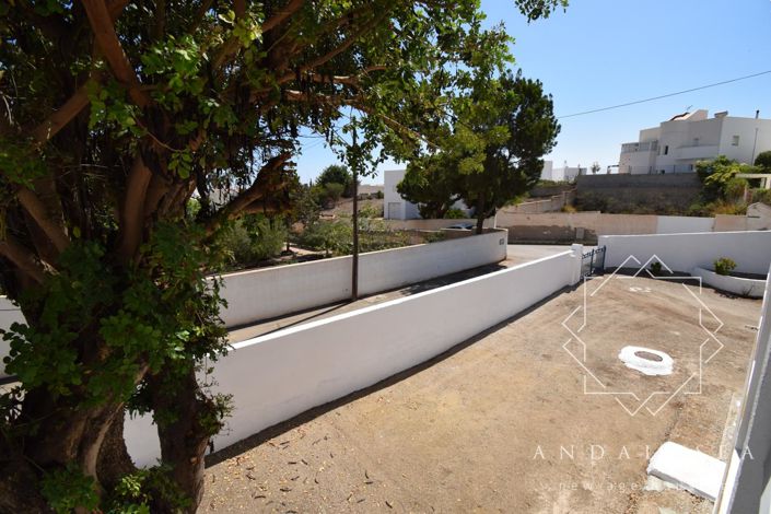 Image No.45-3 Bed Property for sale