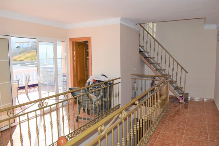 Image No.17-6 Bed Property for sale