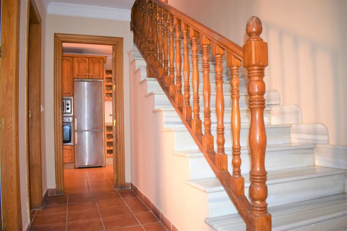 Image No.20-6 Bed Property for sale