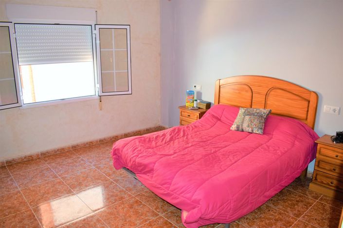 Image No.21-6 Bed Property for sale