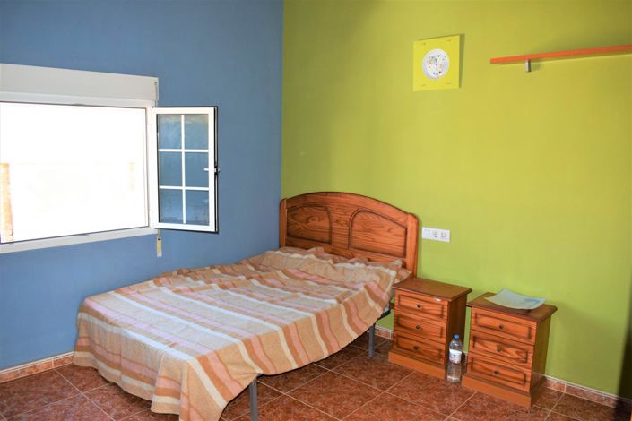 Image No.24-6 Bed Property for sale