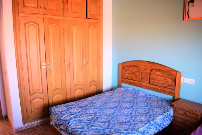 Image No.26-6 Bed Property for sale