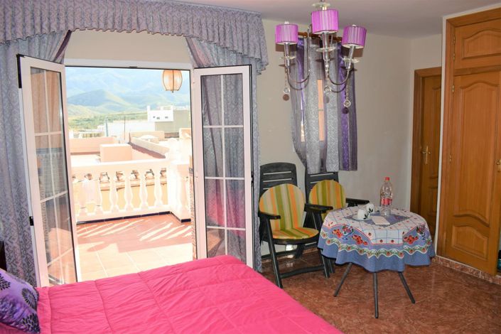 Image No.28-6 Bed Property for sale