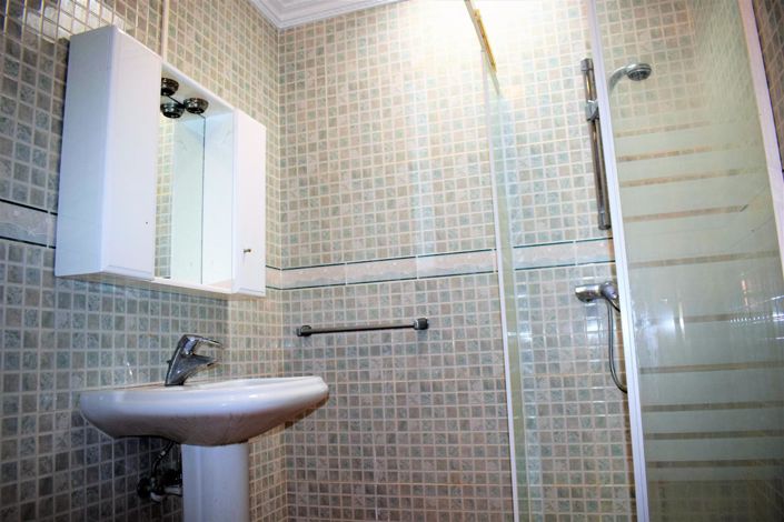 Image No.32-6 Bed Property for sale