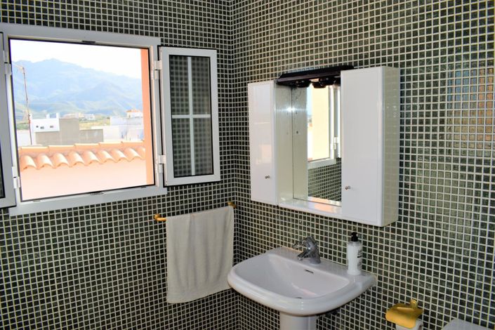 Image No.33-6 Bed Property for sale