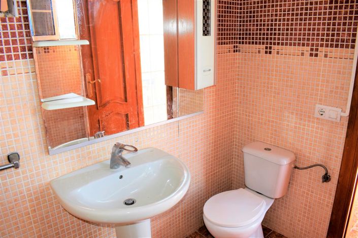 Image No.36-6 Bed Property for sale