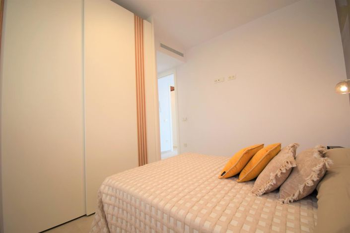 Image No.28-3 Bed Property for sale