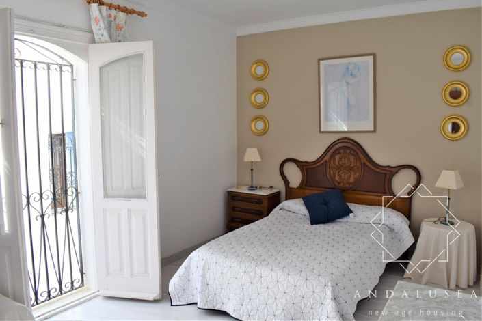 Image No.20-4 Bed Property for sale