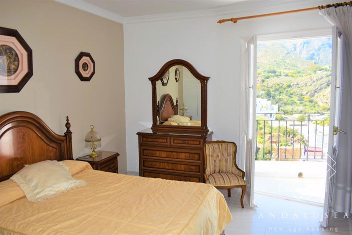 Image No.23-4 Bed Property for sale