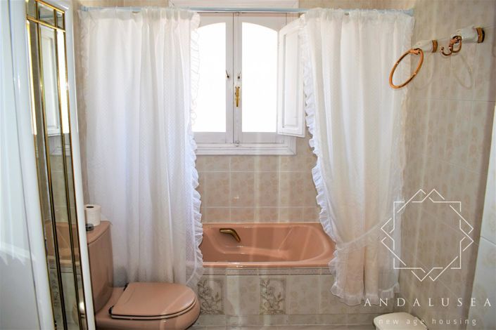 Image No.34-4 Bed Property for sale