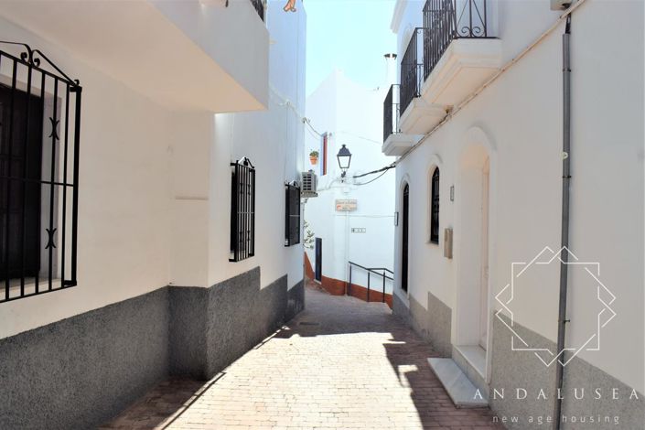 Image No.42-4 Bed Property for sale