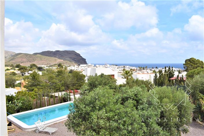 Image No.5-5 Bed Property for sale