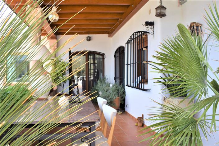 Image No.28-5 Bed Property for sale