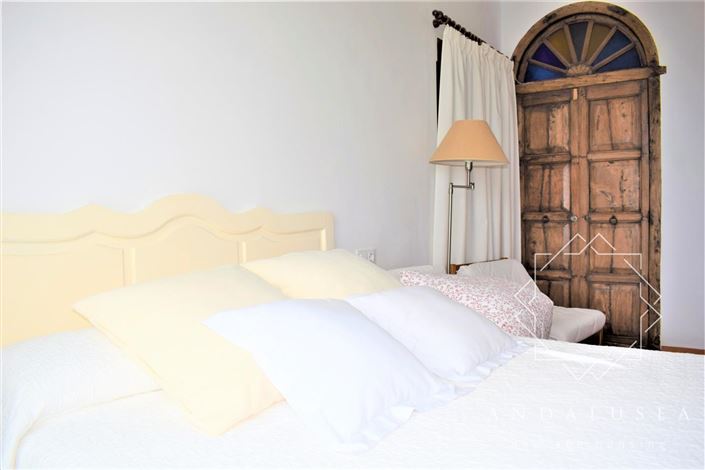 Image No.35-5 Bed Property for sale