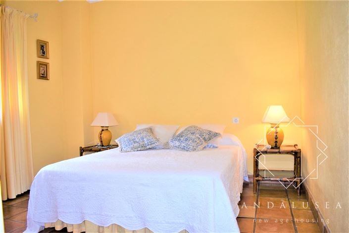 Image No.47-5 Bed Property for sale