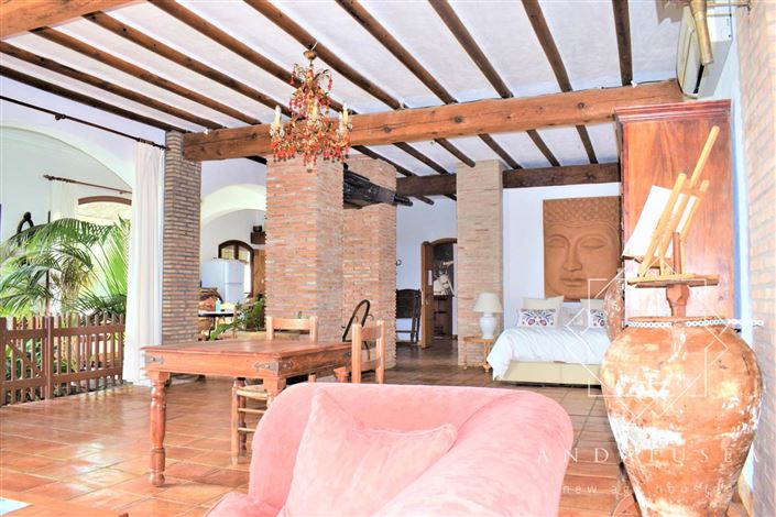 Image No.9-5 Bed Property for sale