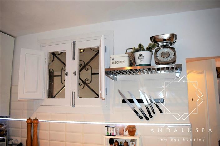 Image No.12-2 Bed Property for sale