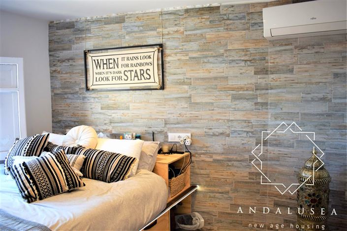 Image No.17-2 Bed Property for sale