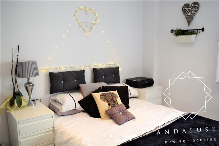 Image No.18-2 Bed Property for sale