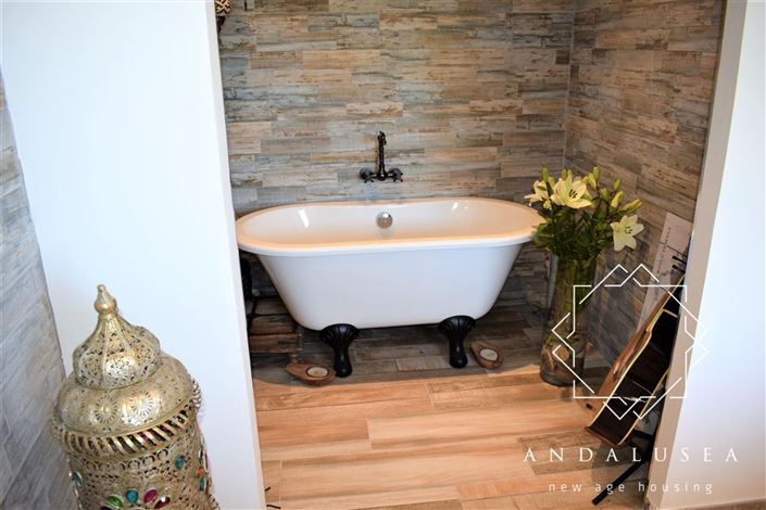 Image No.28-2 Bed Property for sale