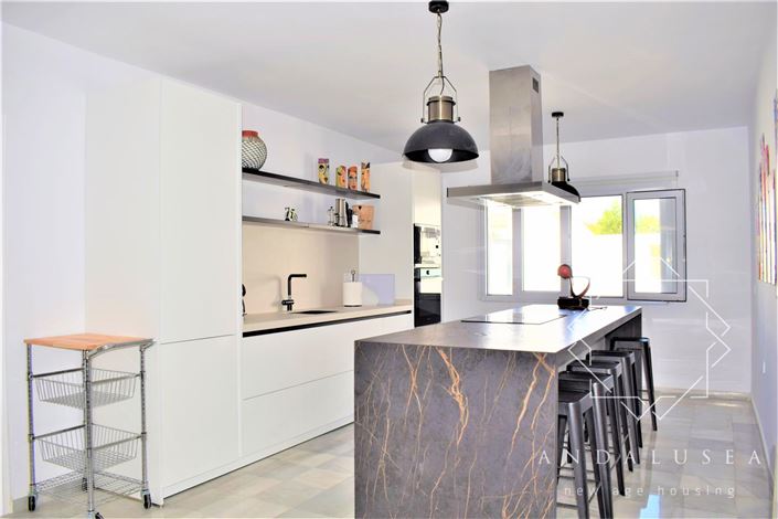 Image No.13-4 Bed Property for sale