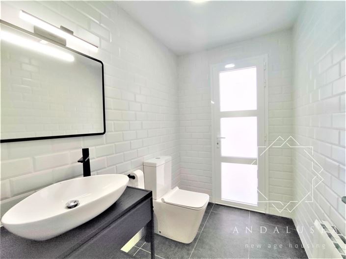 Image No.42-4 Bed Property for sale