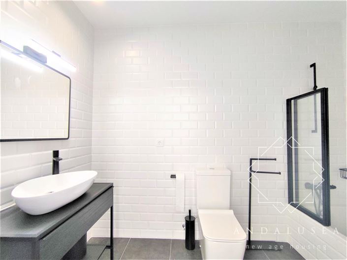 Image No.43-4 Bed Property for sale